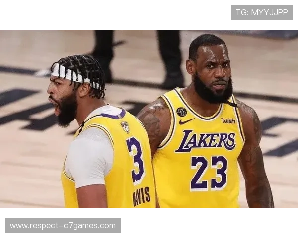 湖人击败快船迎来季前赛开门红 詹姆斯和戴维斯表现亮眼